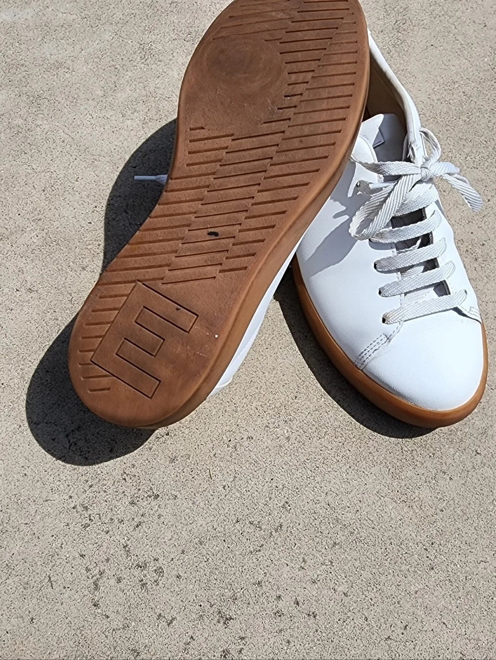 Everlane womens Re-leather sneaker White Leather with Gum Outsole EUC size 9.5 - Picture 3 of 6